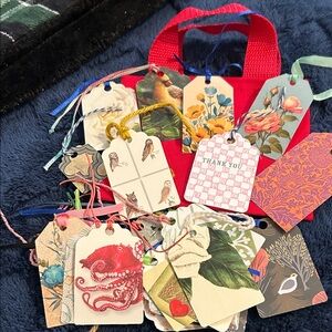 25 Gift Tags in Red Canvas Bag